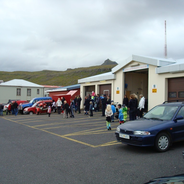 Margir bíða
