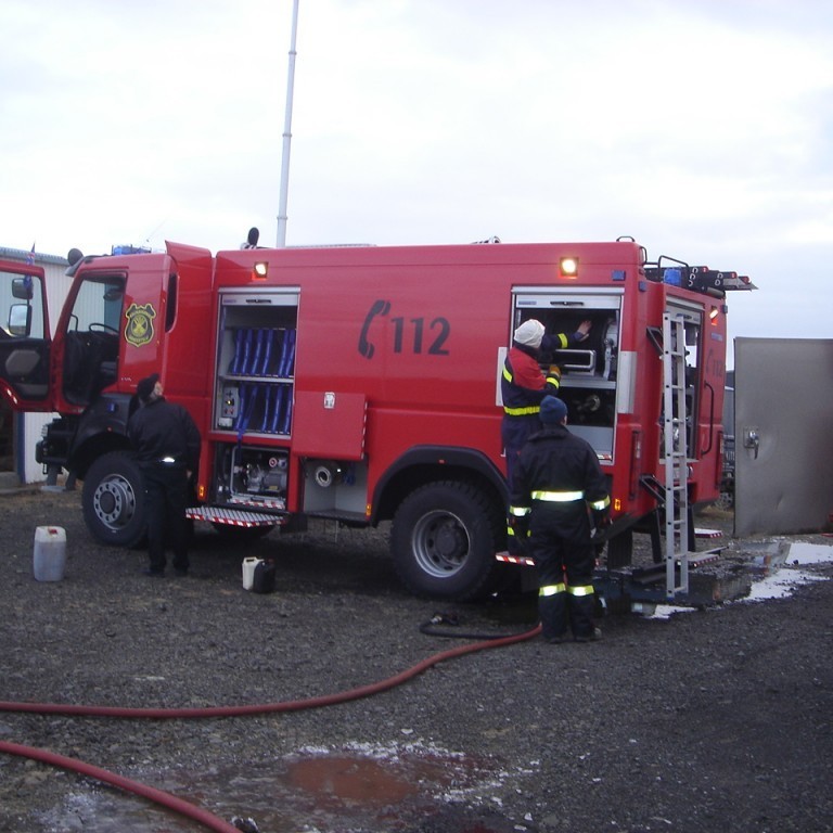 Byrjað að raða í og skoða