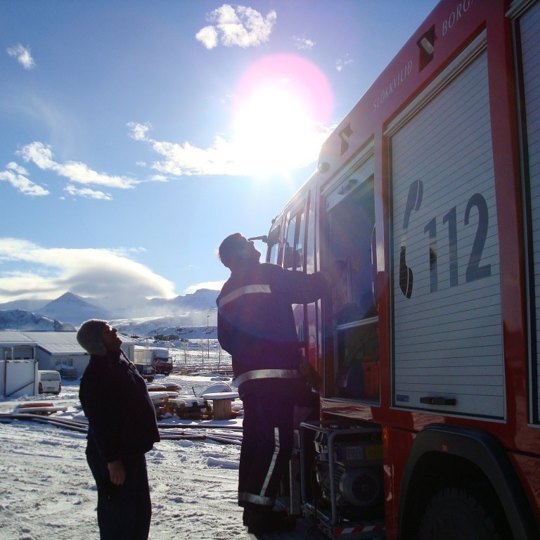 Ljósið frá mastrinu eða sólin