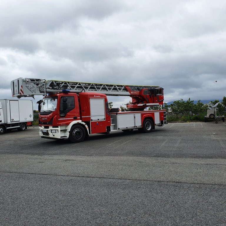 Magirus stigabifreið fyrir Slökkvilið Akraness og Hvalfjarðarsveitar. Lengsta stigabifreið sem flutt hefur verið til landsins fyrir slökkvilið.