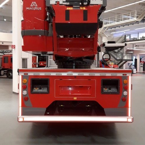 Magirus stigabifreið fyrir Slökkvilið Akraness og Hvalfjarðarsveitar. Lengsta stigabifreið sem flutt hefur verið til landsins fyrir slökkvilið.