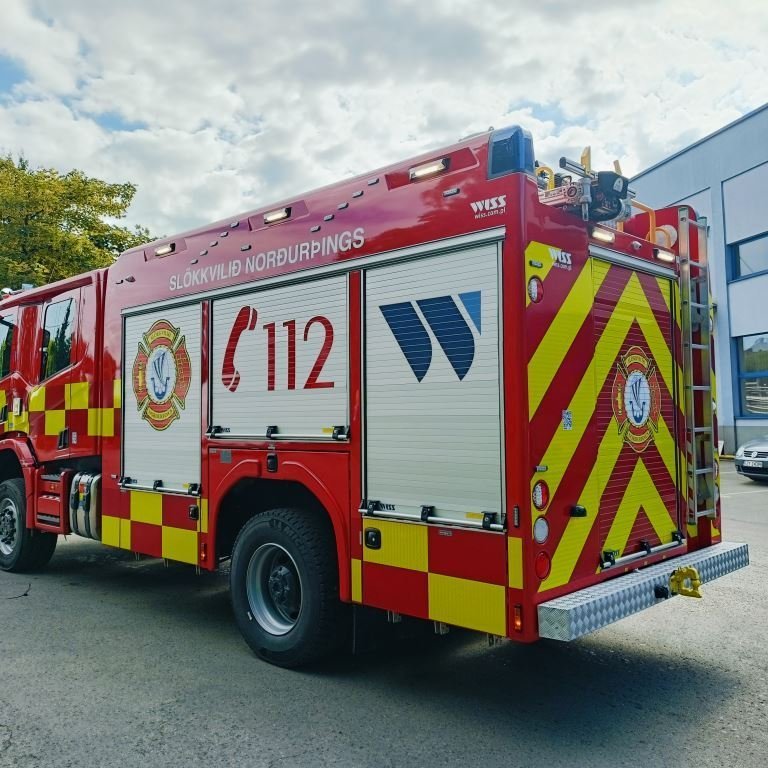 Vinstri hlið og bak