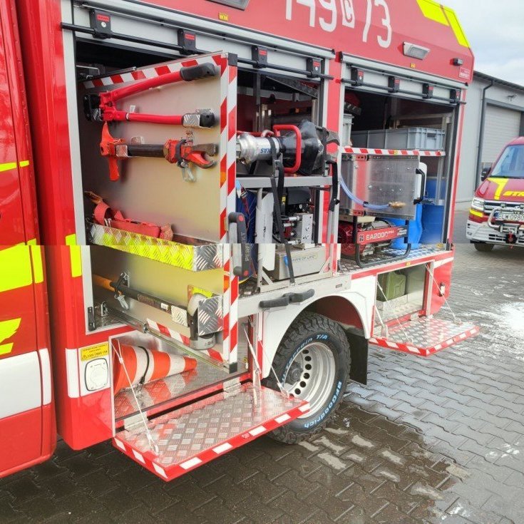 Undanfaraslökkvi og björgunarbifreiðar á ýmsum gerðum undirvagna.