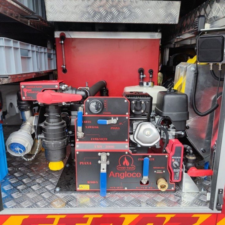 Undanfaraslökkvi og björgunarbifreiðar á ýmsum gerðum undirvagna.