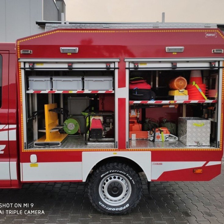 Undanfaraslökkvi og björgunarbifreiðar á ýmsum gerðum undirvagna.