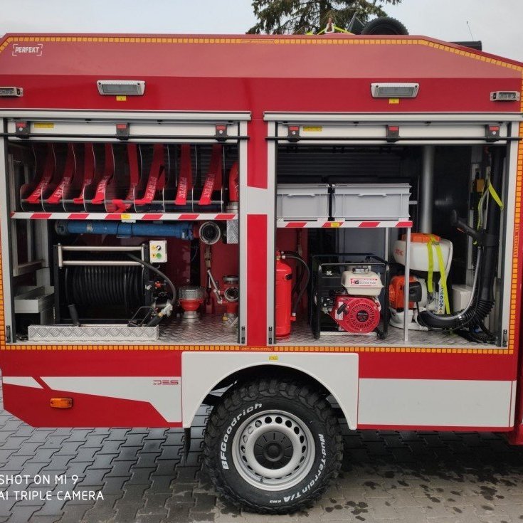 Undanfaraslökkvi og björgunarbifreiðar á ýmsum gerðum undirvagna.