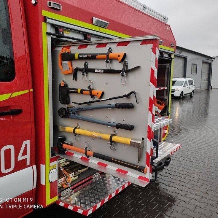 Undanfaraslökkvi og björgunarbifreiðar á ýmsum gerðum undirvagna.