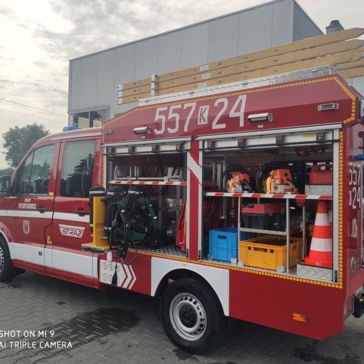 Undanfaraslökkvi og björgunarbifreiðar á ýmsum gerðum undirvagna.