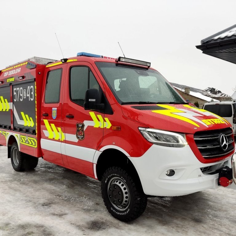 Undanfaraslökkvi og björgunarbifreiðar á ýmsum gerðum undirvagna.