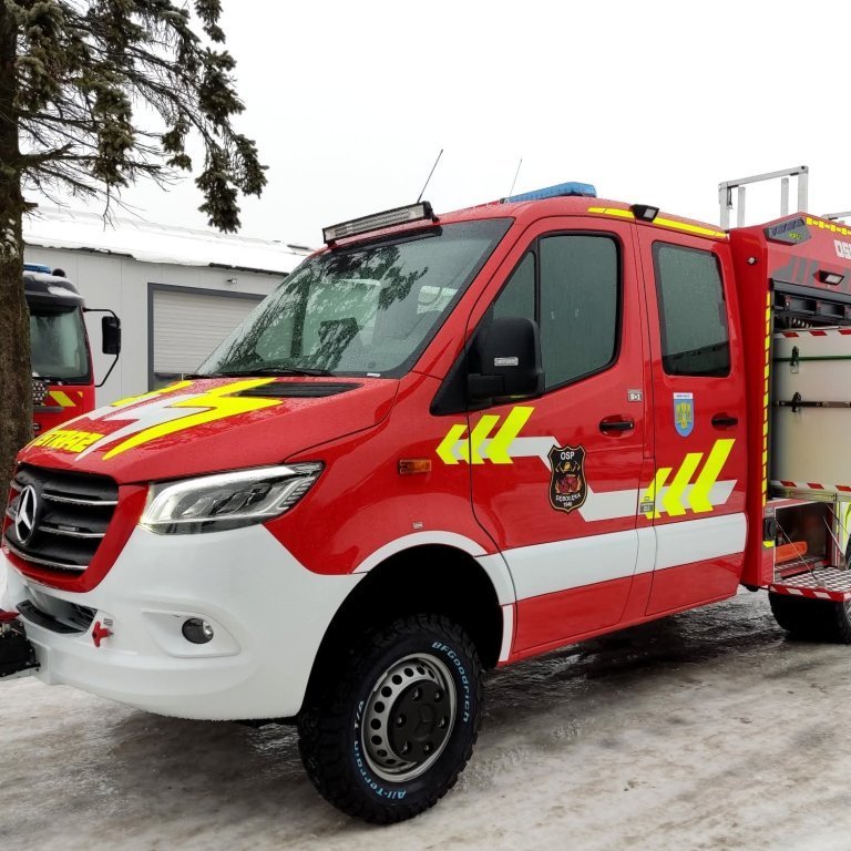 Undanfaraslökkvi og björgunarbifreiðar á ýmsum gerðum undirvagna.