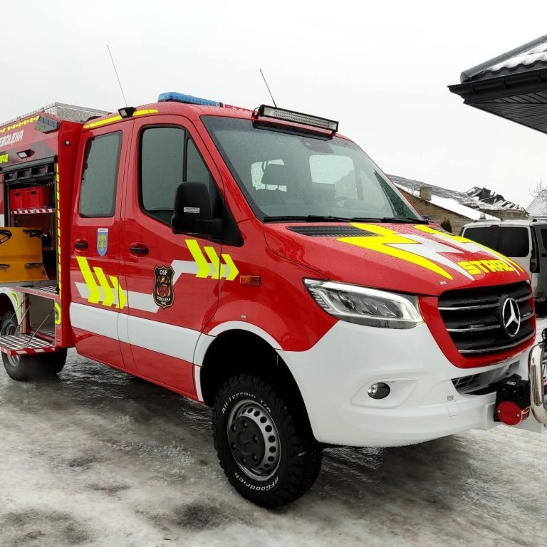 Undanfaraslökkvi og björgunarbifreiðar á ýmsum gerðum undirvagna.