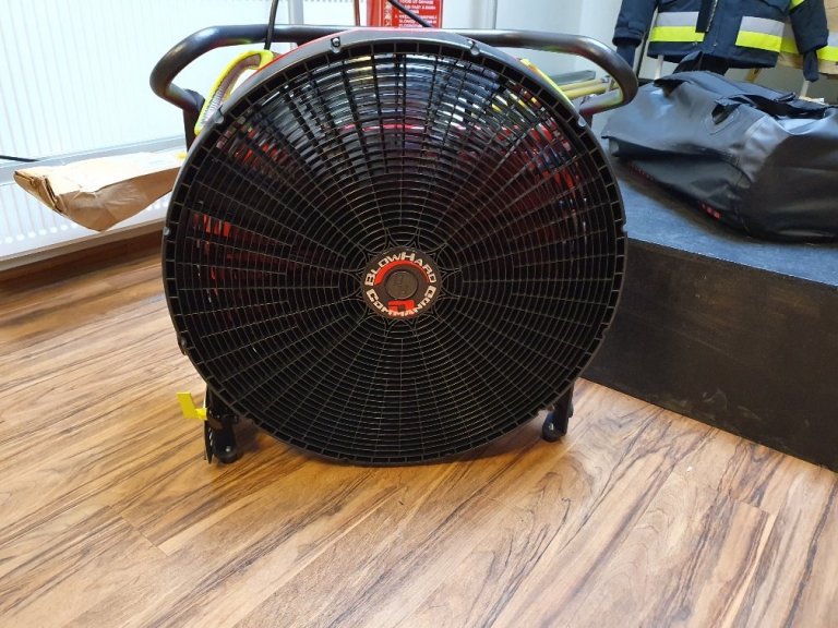 Commando reykblásari